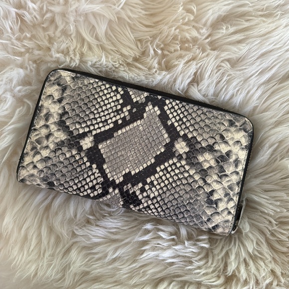 Tory Burch Wallet - Picture 2 of 5